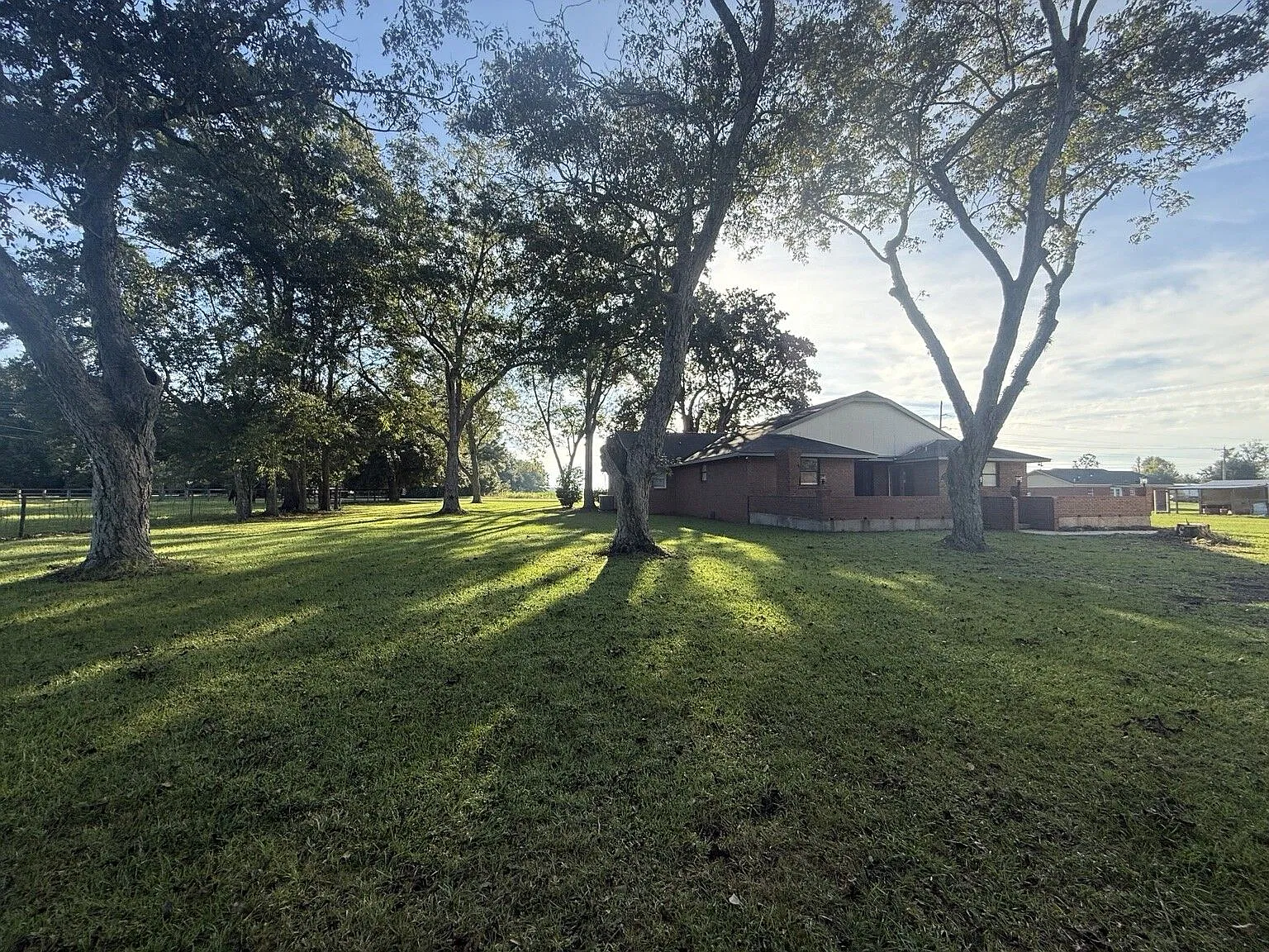 4 bed, 2.0 bath, 2467 sqft, $2,500 — Photo 3