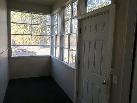 Private Apt 2 Entry Porch