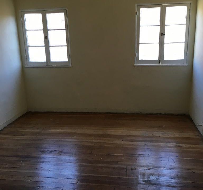 1st image of 540 N Sycamore Ave