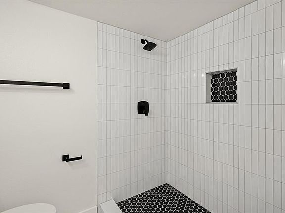 5th image of 604 Little Oak Dr