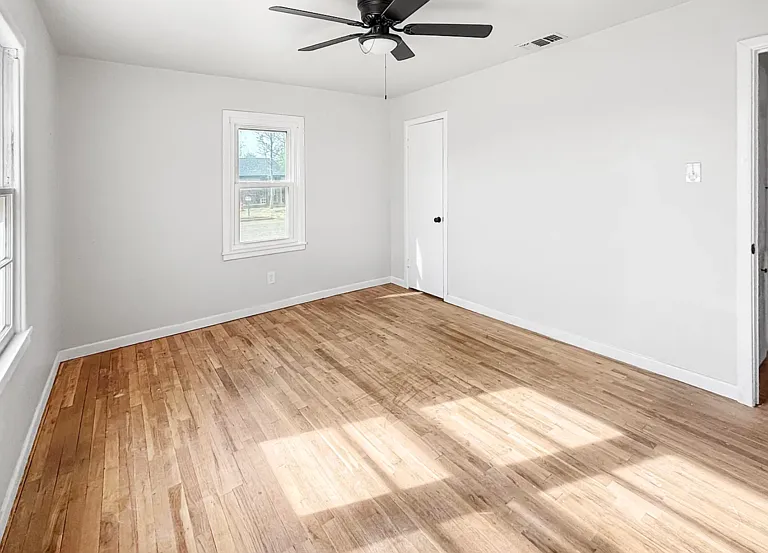1401 Avenue M — Photo 3