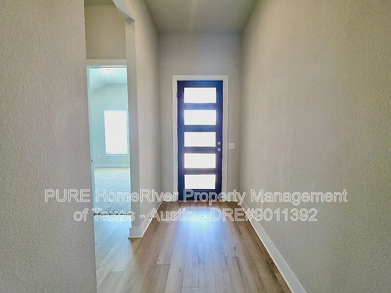 4 bed, 2.5 bath, 2222 sqft, $2,450 — Photo 3