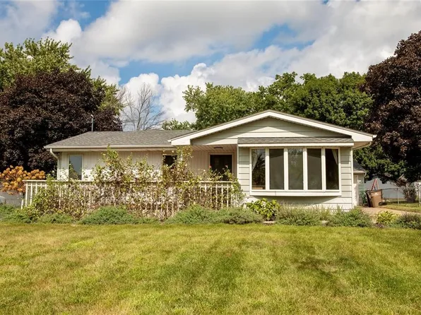 4824 Hillcrest Dr, Pleasant Hill, IA 50327