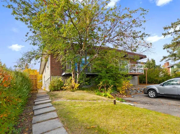 221 E Theodore Pl NW, Calgary, AB T2K 5L7