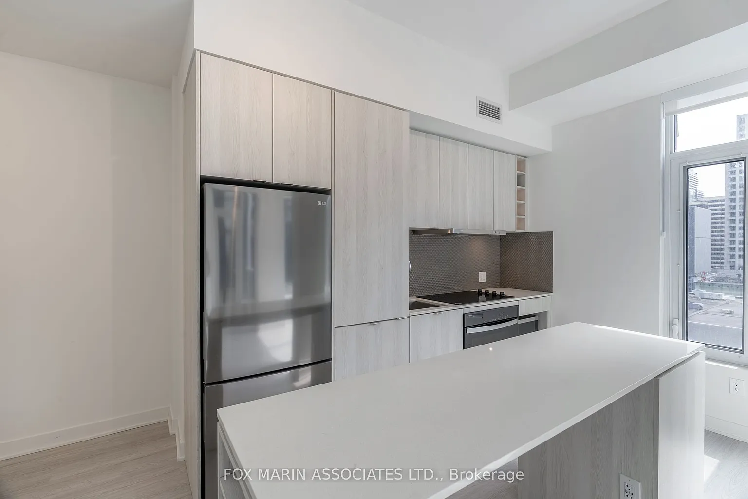 11 Yorkville Ave #513 photo 1