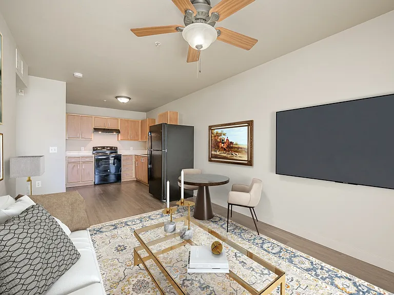 2250 Cougar Dr — Photo 2