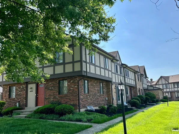 7458 Saxony Dr, West Chester, OH 45069