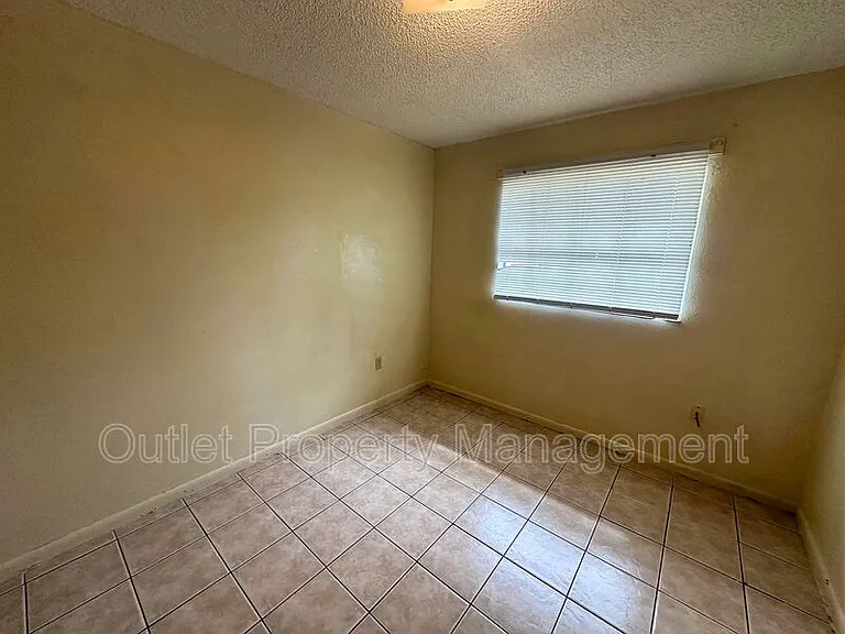 325 N 5th St #5 — Photo 8