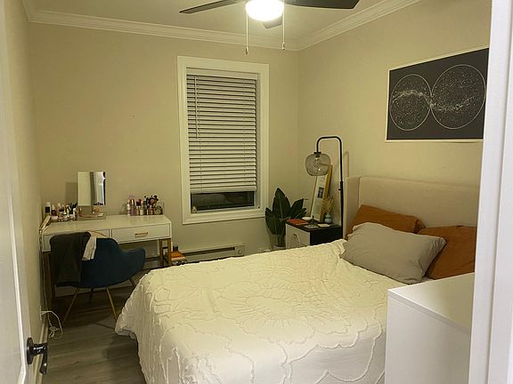 5th image of 3841 N Greenview Ave #202W