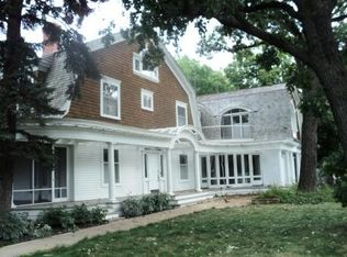 2737 E Lake Of The Isles Pkwy, Minneapolis, MN 55408