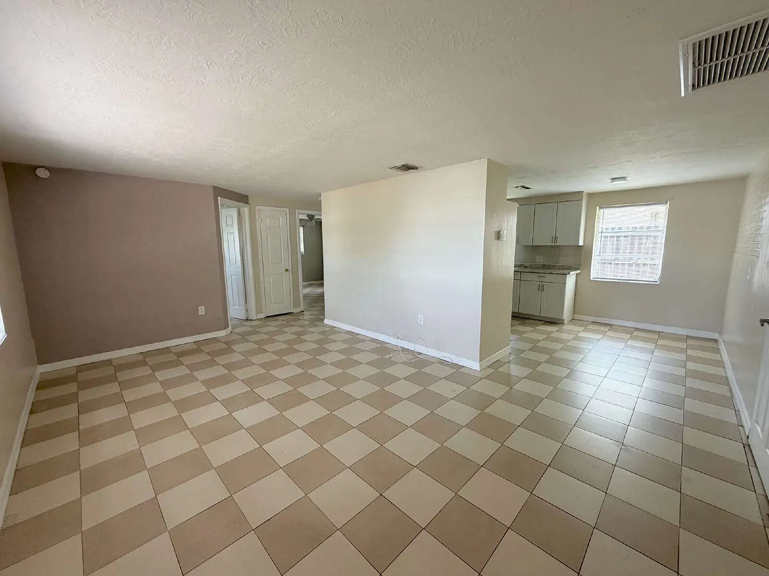 3 bed, 2.0 bath, 1100 sqft, $1,500 — Photo 4