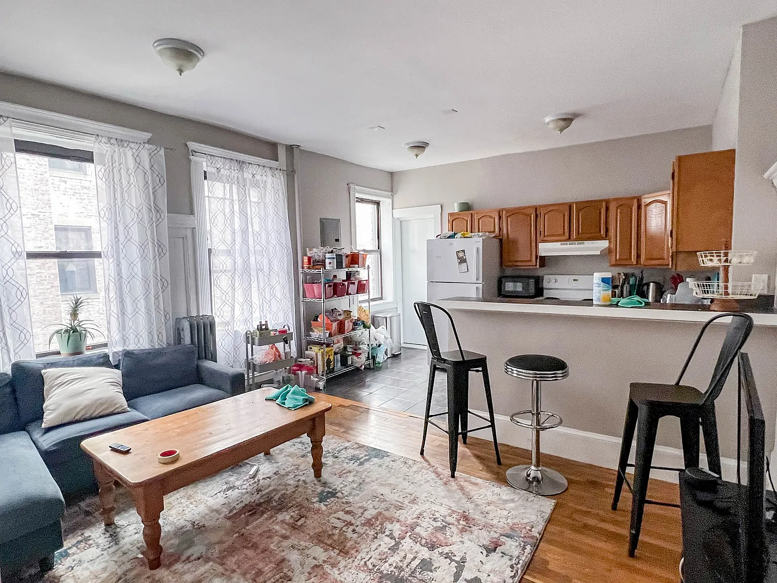 3 bed, 1100 sqft, $3,750 — Photo 1