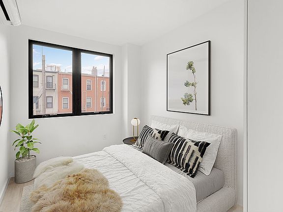 5th image of 314 Cornelia St #4B