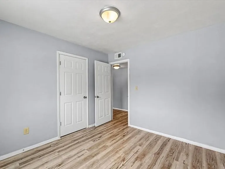 1306 Silver St — Photo 10