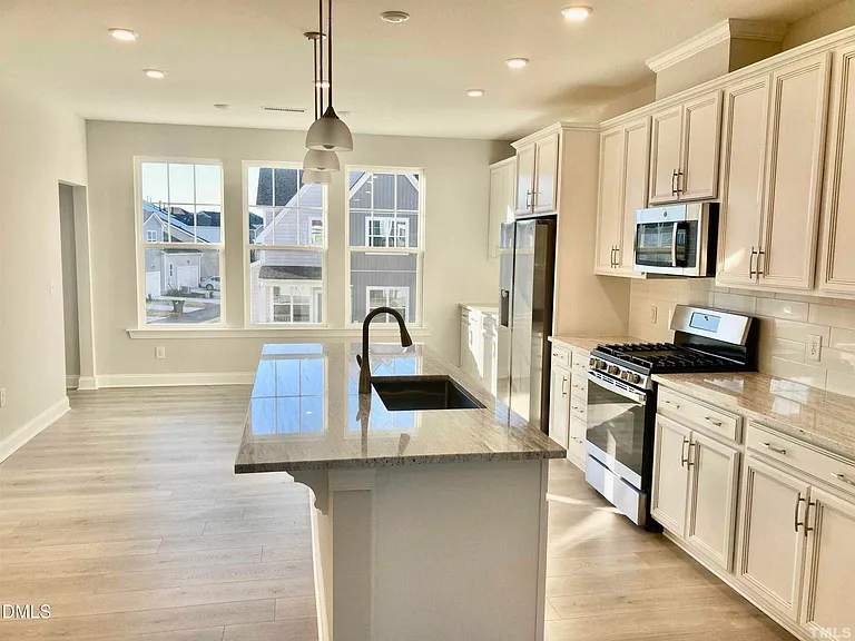 1113 Falling Rock Pl — Photo 2