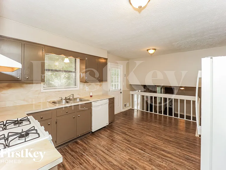 3070 Creel Rd — Photo 5