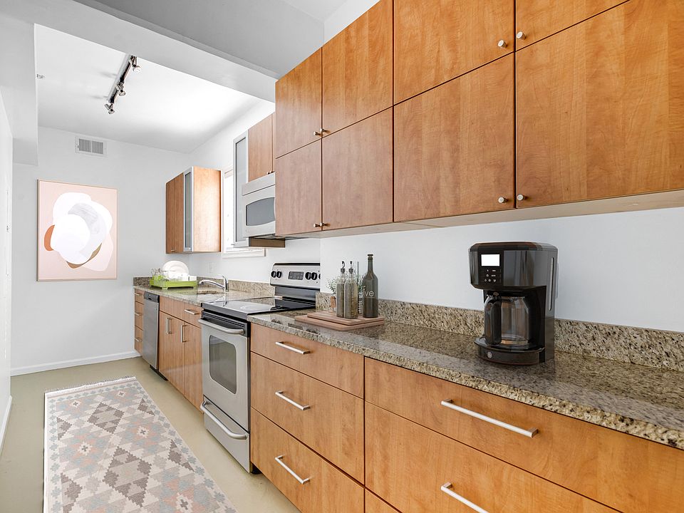Kitchen (virtually staged)