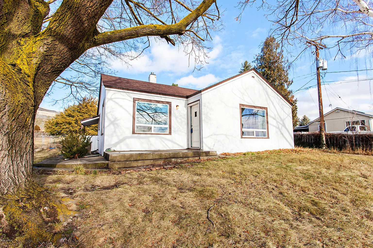 919 Adamsview Rd photo 1