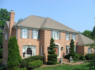 800 Grace Meadow Ct, Great Falls, VA 22066