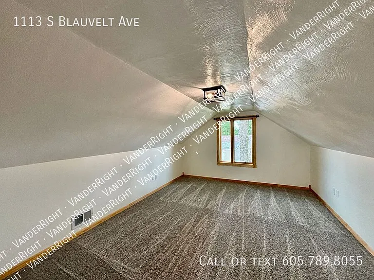 1113 S Blauvelt Ave — Photo 26