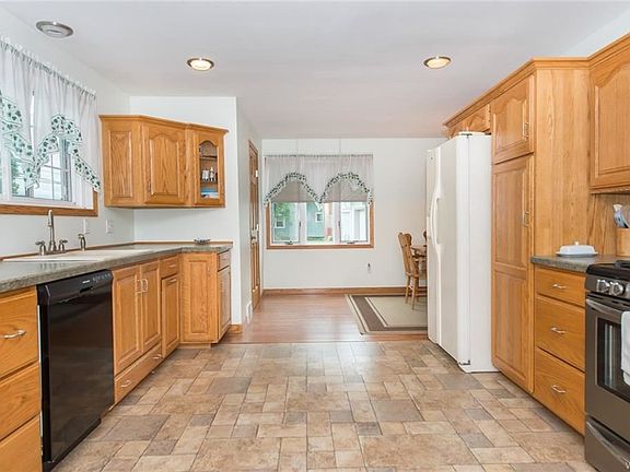 2nd image of 3495 Pleasant Ave