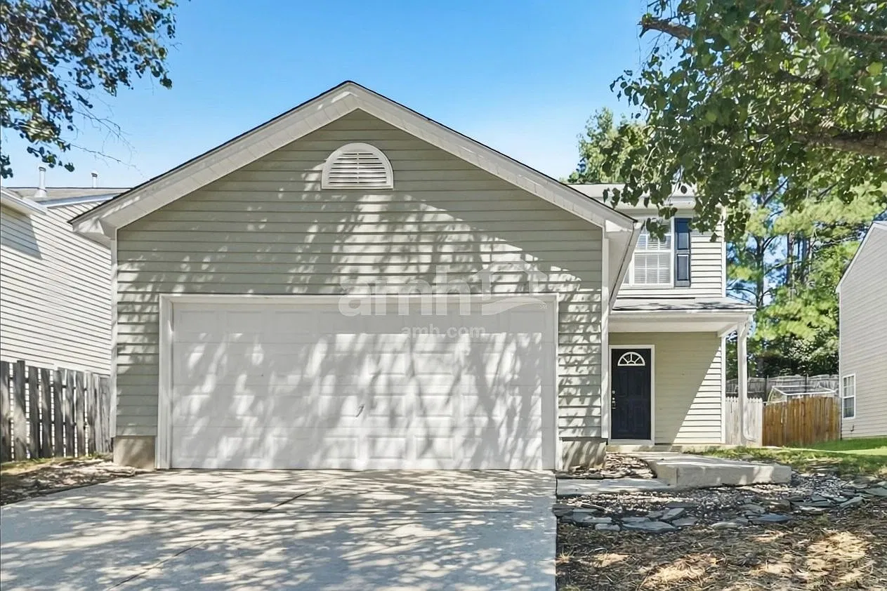 3 bed, 2.5 bath, 1440 sqft, $1,915 — Photo 1