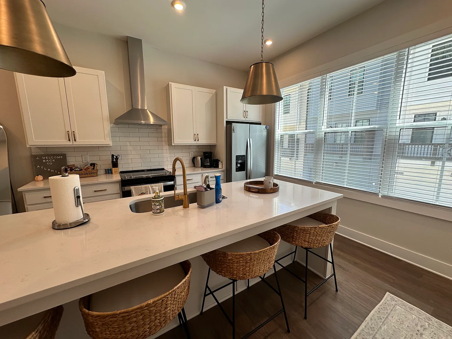 2 bed, 1268 sqft, $3,200 — Photo 1