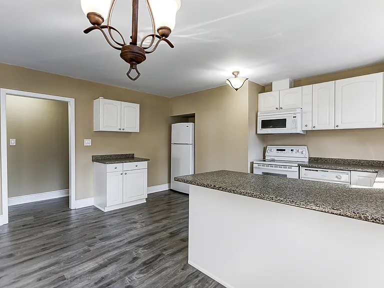 293 Mitchell Ave #MAIN FLOOR — Photo 4