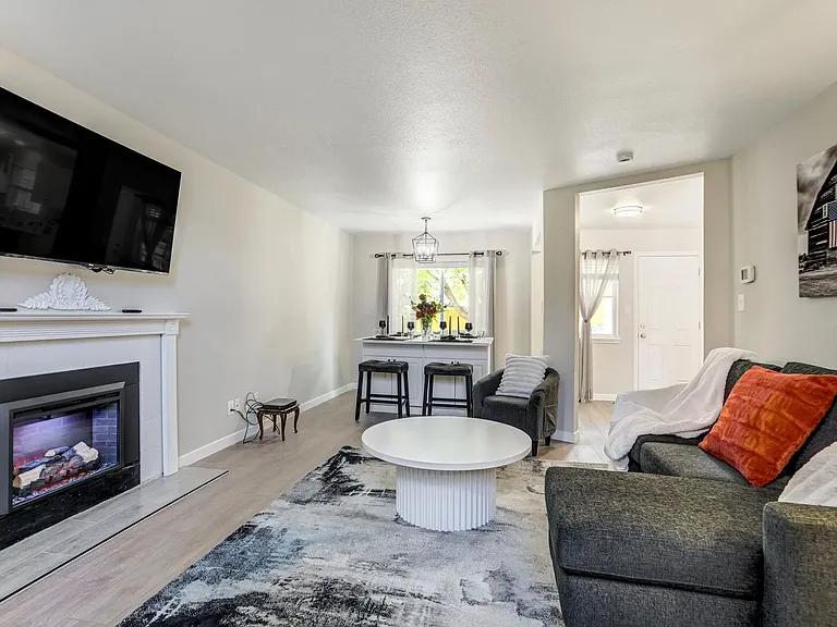 985 Apollo Ct — Photo 11