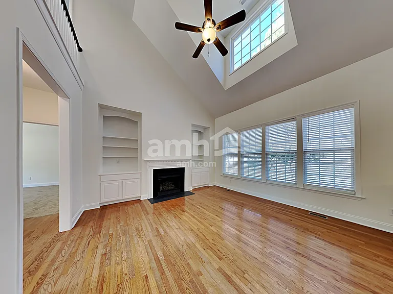 209 Boswell Ln — Photo 8