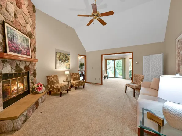 615 MacHenry CIRCLE #A, Brookfield, WI 53045