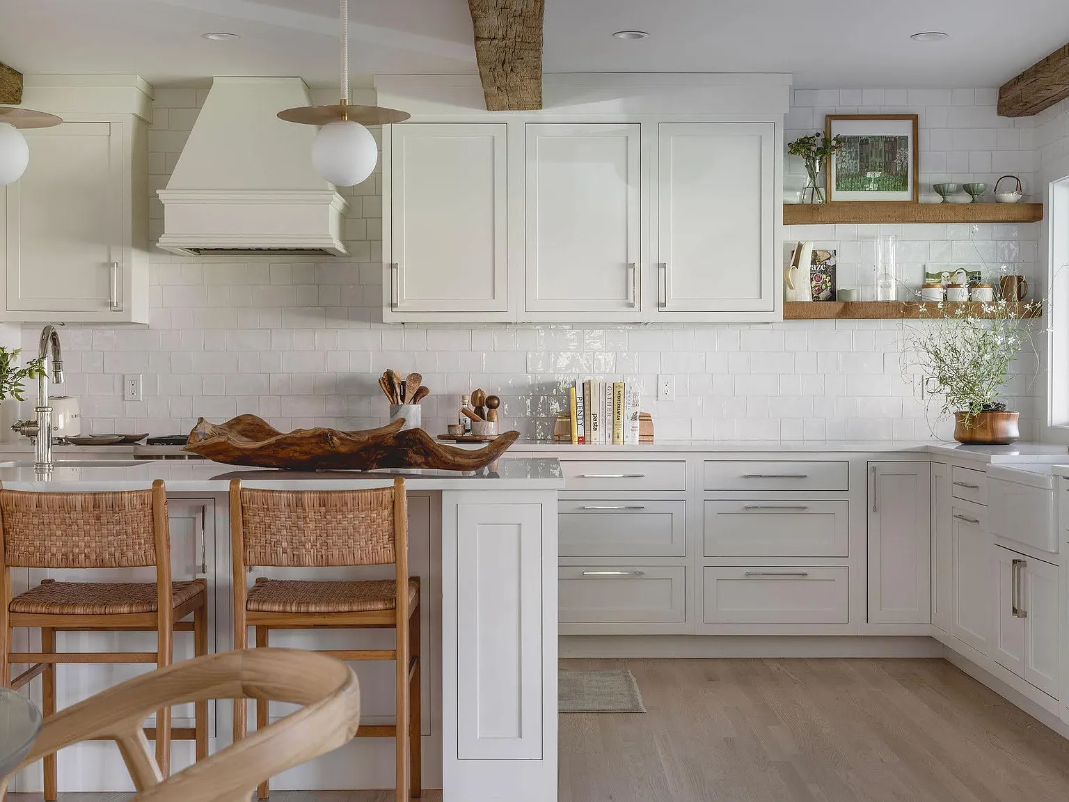 Centrally Located East Hampton 5+ Bed Designer Cottage — Photo 4