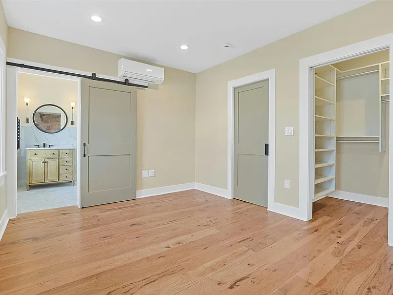 Light-filled bedroom, en-suite bathroom, large walk-in closet.