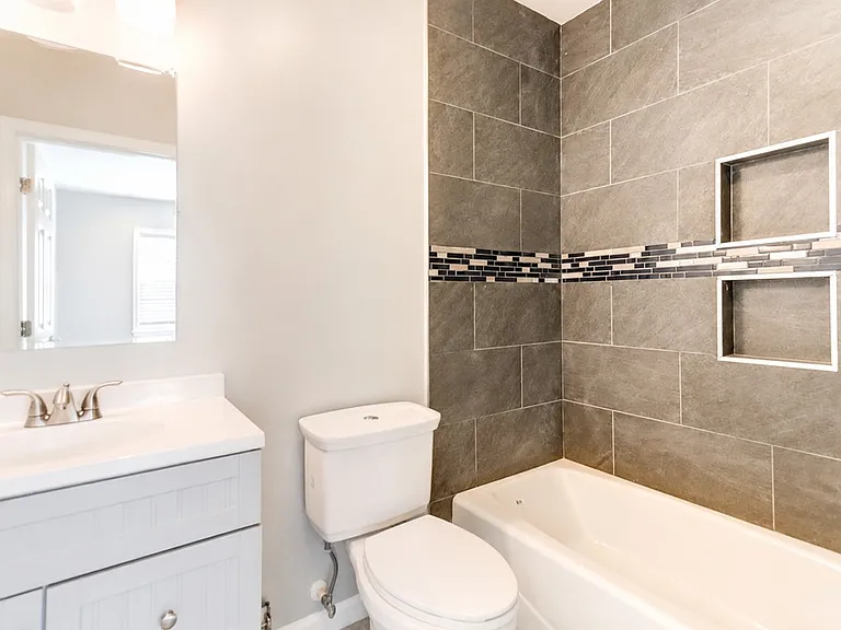 1316 Adams St NE #1 — Photo 9