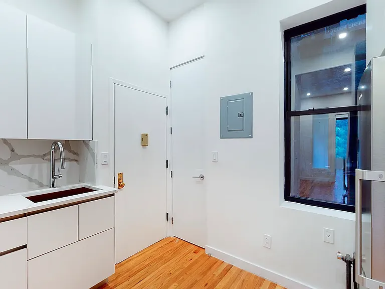 829 9th Ave #3B — Photo 3