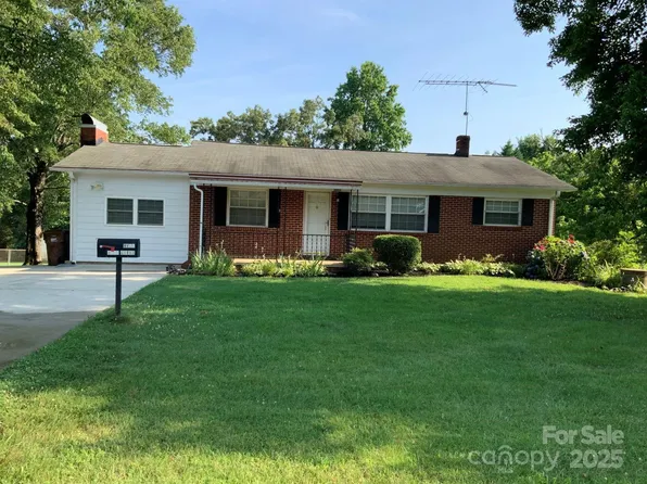 3009 Grier St, Newton, NC 28658