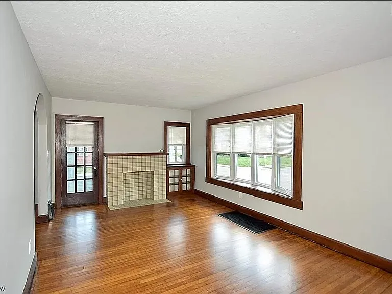 600 Columbus Ave NW — Photo 21