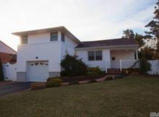 234 Normandy Rd, Massapequa, NY 11758