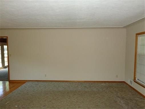 3rd image of 815 W Brewster Ln