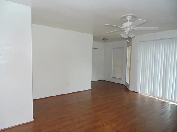 Charming 2-Bedroom Duplex in a Prime Location!, 2605B Pecan St, Bryan, TX 77803