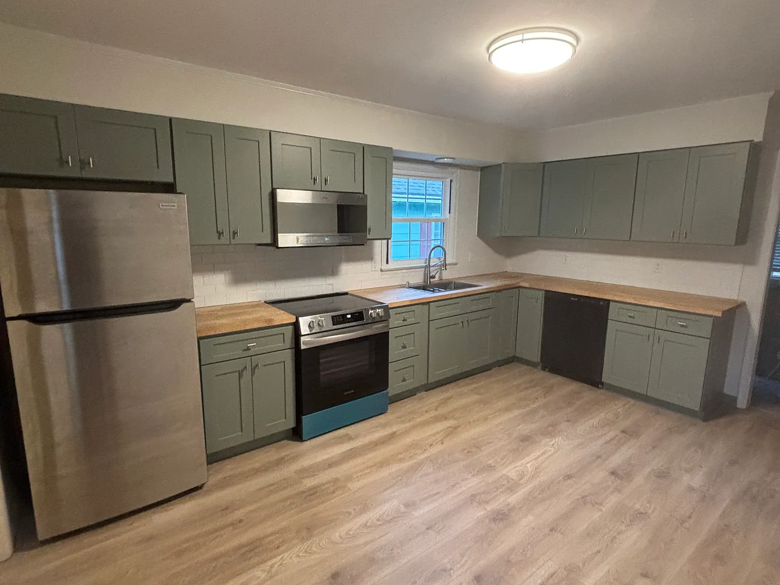 4 bed, 1414 sqft, $2,150 — Photo 4