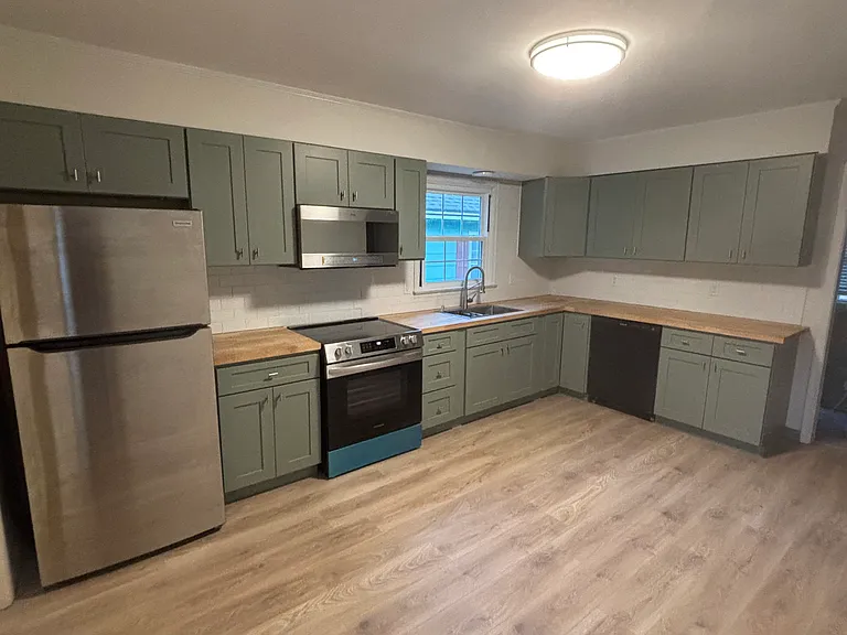 429 South Blvd — Photo 4