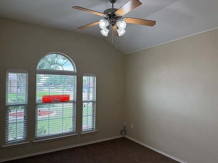 301 Meadow Lark Ln — Photo 5