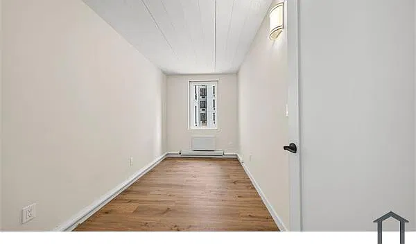 1824 Anthony Ave — Photo 3