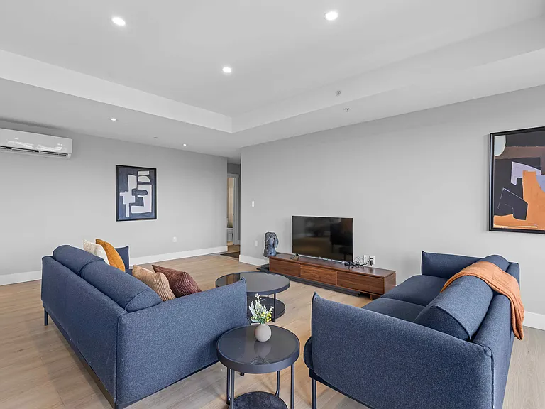 3569 Dutch Village Rd — Photo 40