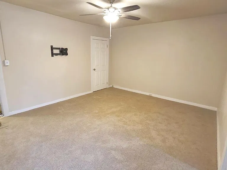 1539 Homestead St — Photo 4