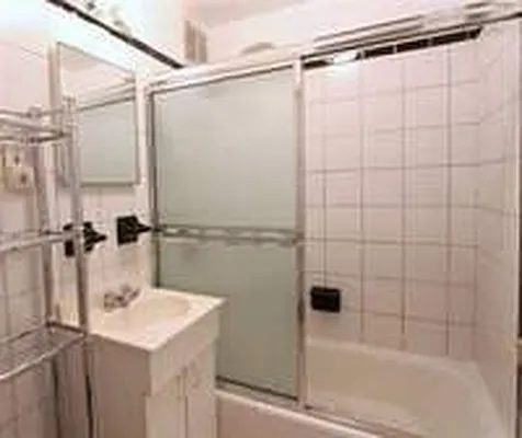 Rented by R New York | media 23