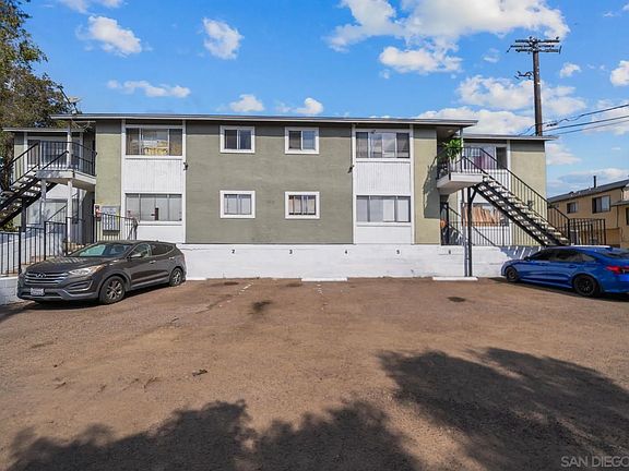 4th image of 3805 Winona Ave