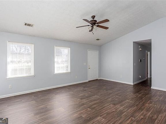 3rd image of 105 Valley Ct