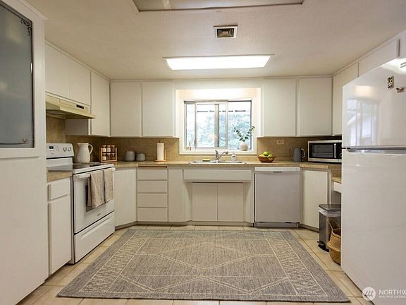 5th image of 15522 38th Avenue E